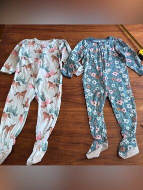 Carter’s Just One You Set / 2 Onsies with feet Horse and Flower print, Sz 2T GUC
